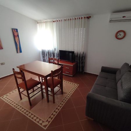 Apartments Globus Sarande Bagian luar foto