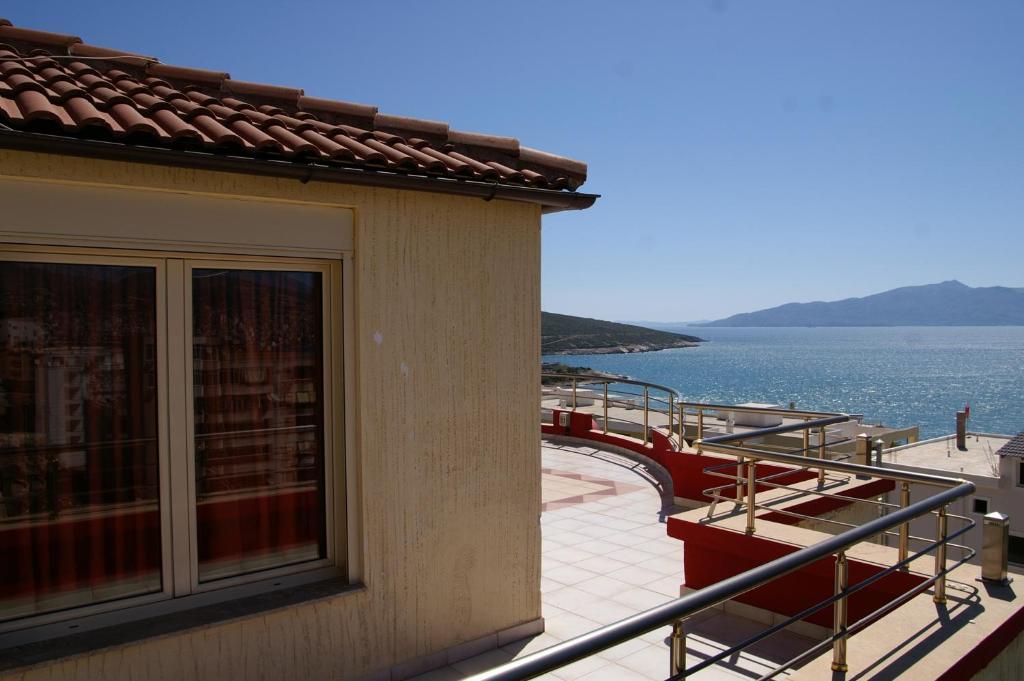 Apartments Globus Sarande Ruang foto