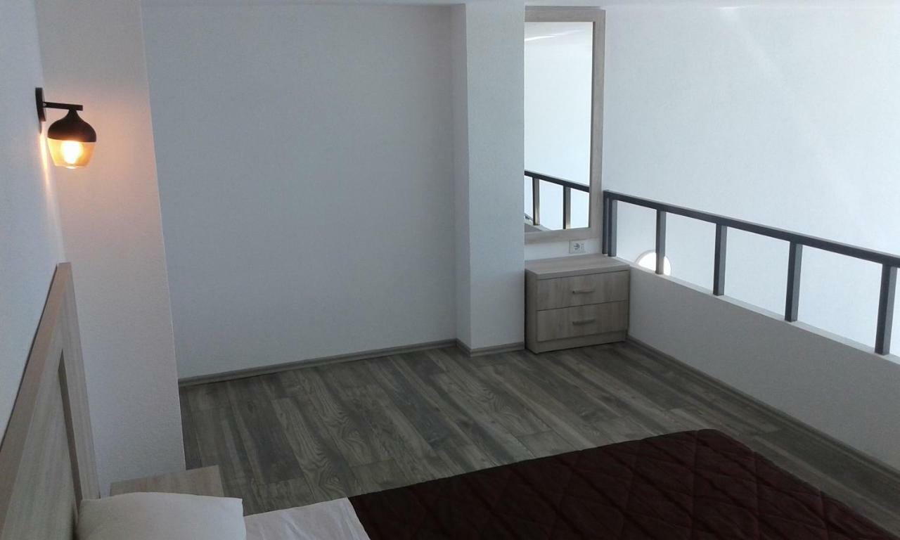 Apartments Globus Sarande Bagian luar foto