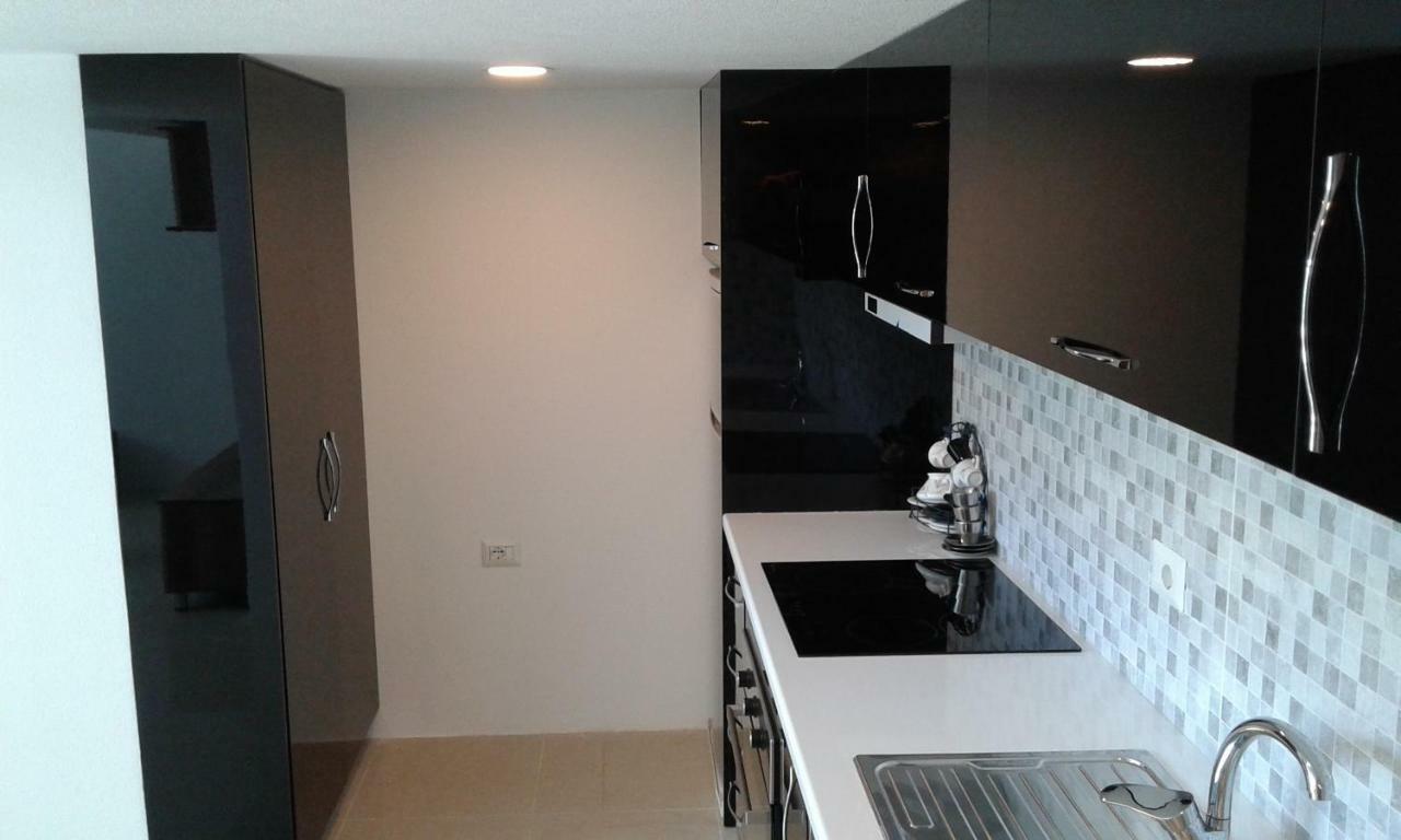 Apartments Globus Sarande Bagian luar foto